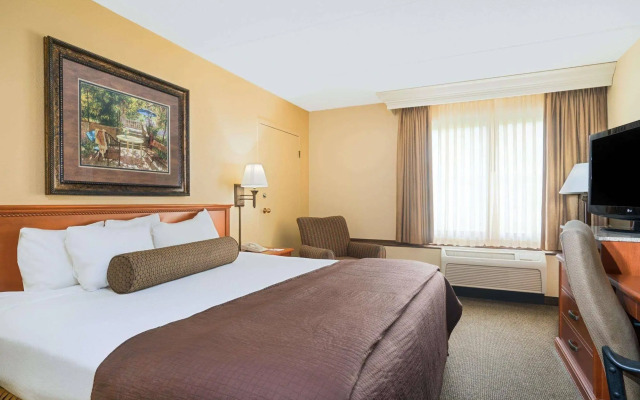Ramada Hotel & Conference Center by Wyndham Plymouth