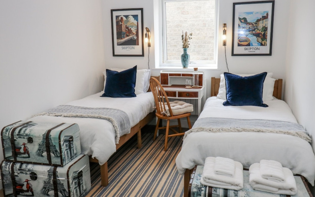 Canal View Apartment