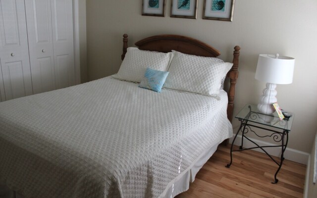 Beautiful Riverfront Home - Three Bedroom Home