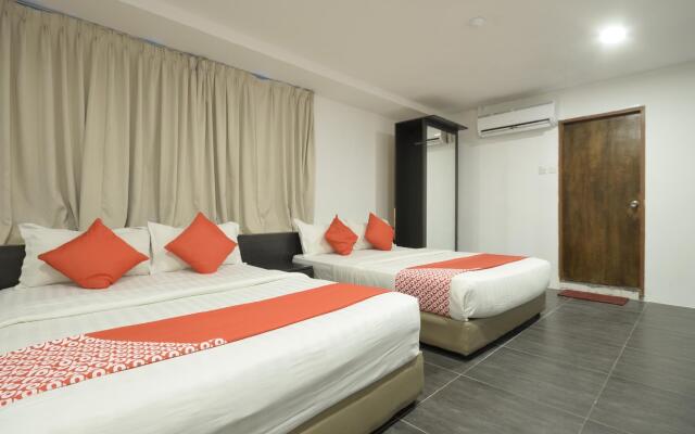 OYO 818 Hotel 11