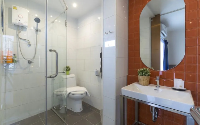 The Iconic Don Mueang by Andacura