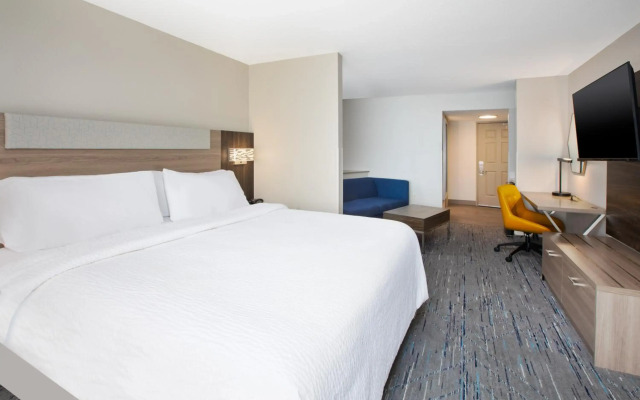 Holiday Inn Express And Suites Milwaukee Nw Park Place by IHG