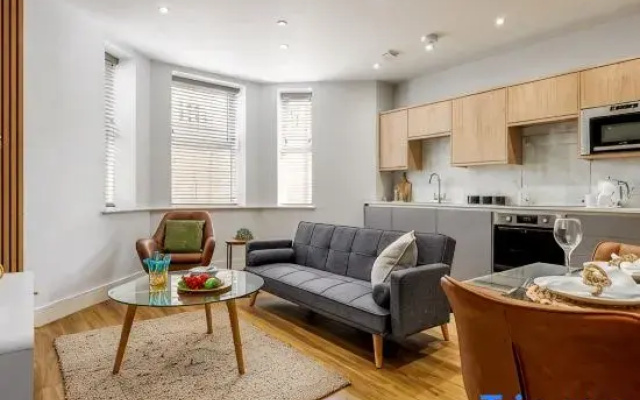 Stunning & Spacious 1-Bed Apt w/ Free Gym & PKG