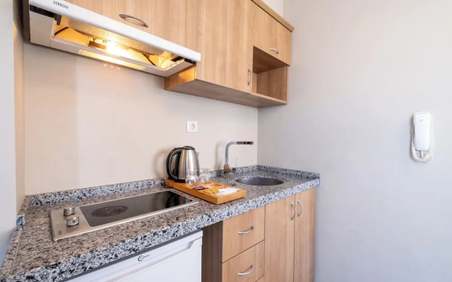 Lavin Hotel & Suites