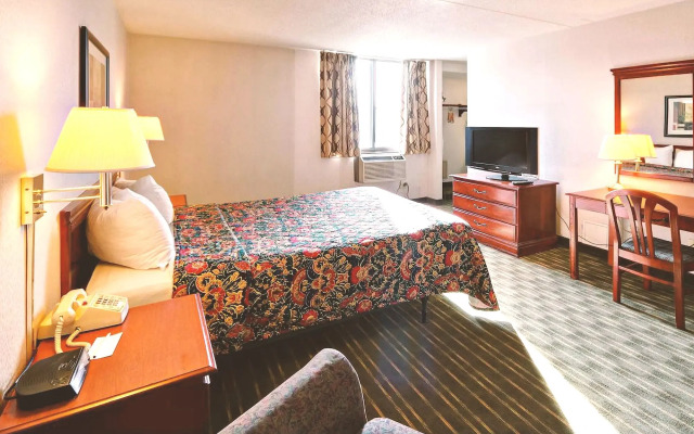 Blueway Inn & Suites Roseville