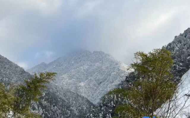 Shanfeng Zhuyun · Creekside Family Hiking Resort (Anji Longwang Mountain Rafting)