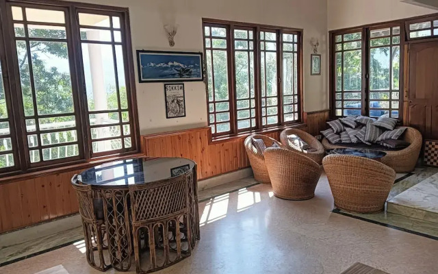 Ronglyang Lotus Villa Homestay (Near MG Road)