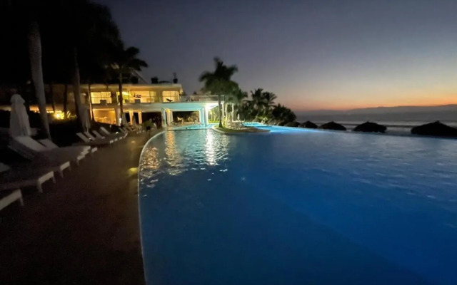 NV 4L Peninsula Beach Front and ocean view