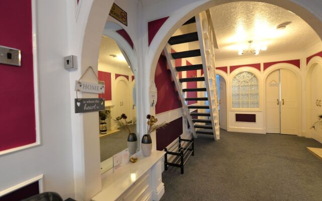 Centrally-located Apartment in Coventry With Netflix