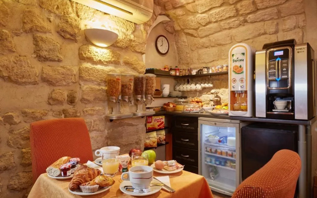 Austin's Saint Lazare Hotel