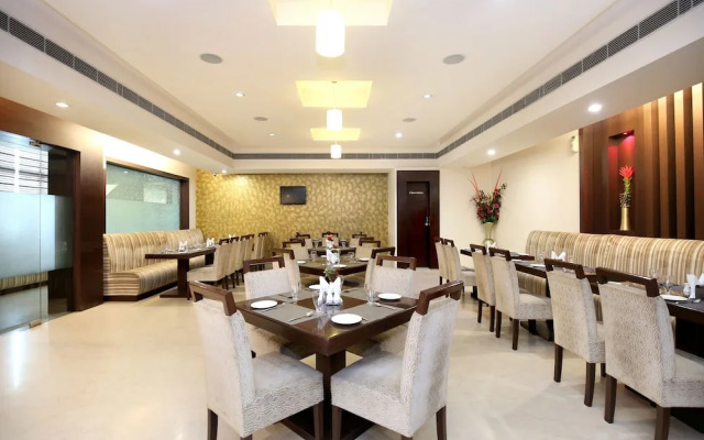 OYO 12989 White Diamond Hotel
