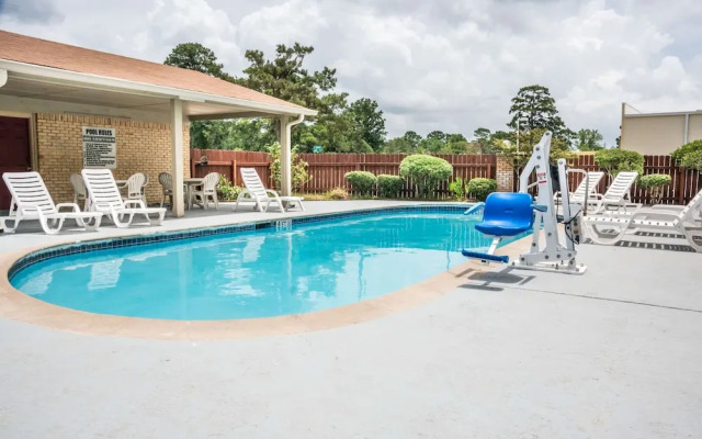 Days Inn Bastrop