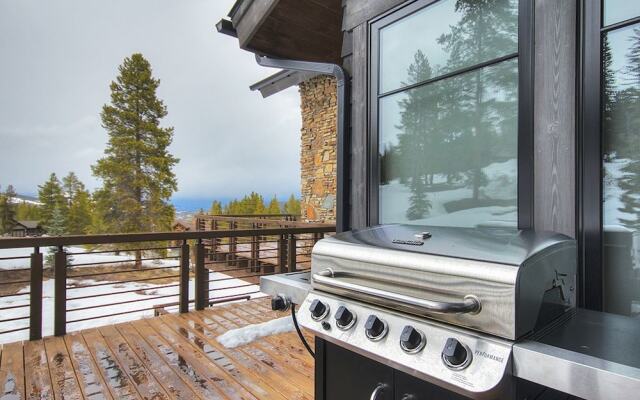 Gold Run Getaway 5 Bedroom Home by RedAwning