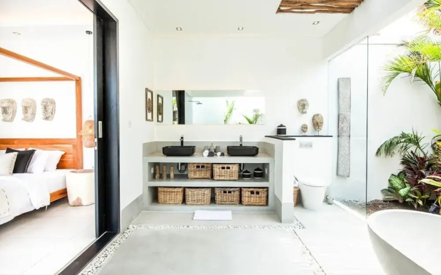 Contemporary 4BR Villa, 400m to Canggu Shore