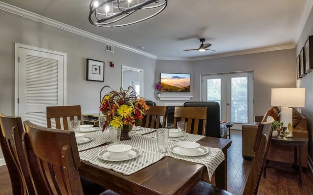 Luxurious Renovated Pool Basketball Playground