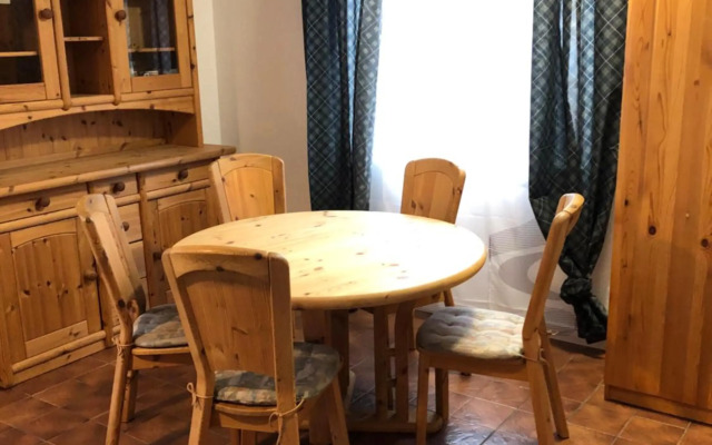 1 Zimmer Appartment, OG rechts, 108 A