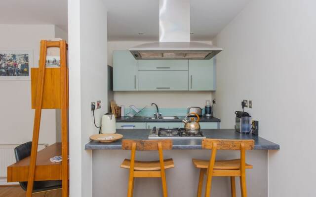 1 Bed with Balcony by Broadway Market & Columbia Road