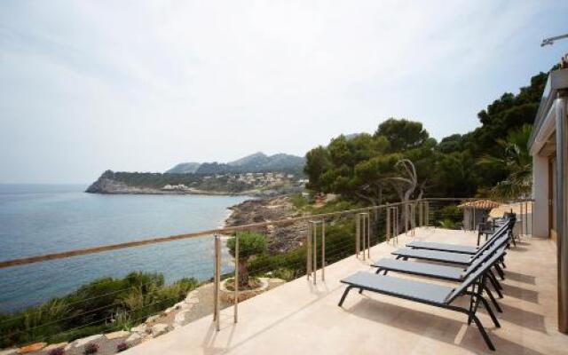 Sea Front Villa with Access Mallorca 8 Pers