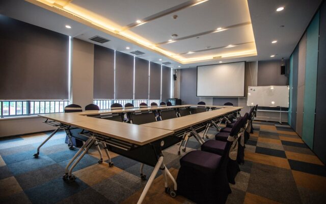 Holiday Inn Express Luoyang Xiyuan