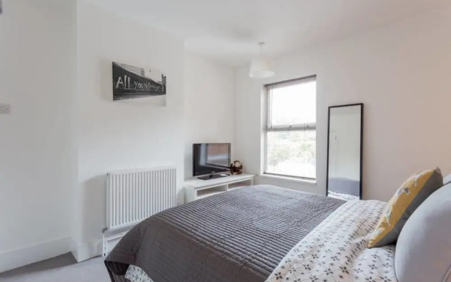 Ashton House, Luton - inhabit short stays