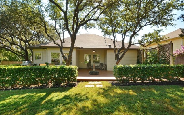 4BR 2BA Cottage at Lake Austin by RedAwning
