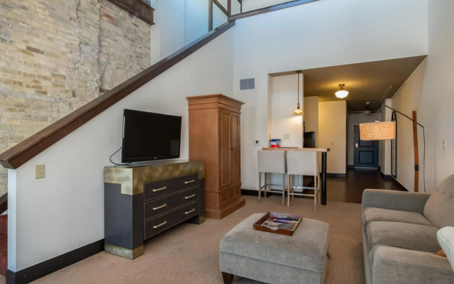 The Brewhouse Inn & Suites