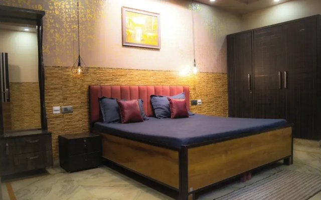 Let'stay- Sector 63A Noida
