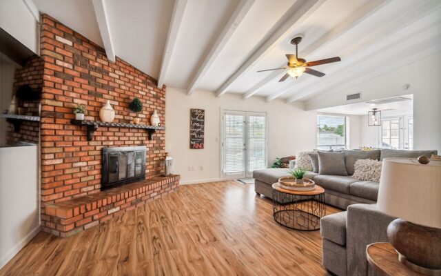 Kathleen House 4 Bedroom Home by RedAwning