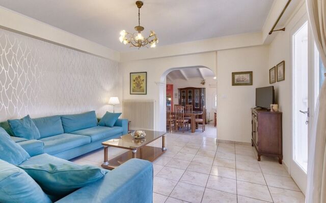 Ina Apartment