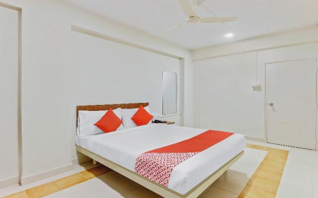 OYO Flagship 44951 Chaitanya