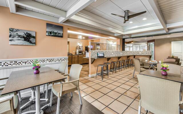 Inn of Naples, Tapestry Collection by Hilton