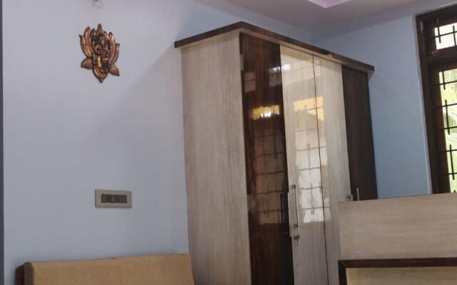 OYO 14779 Meera Motels & Residency