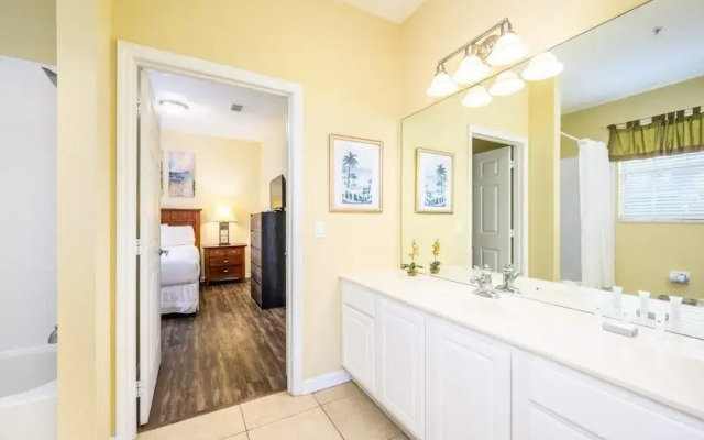 Beautiful Deluxe Condo, Vista Cay - 3015