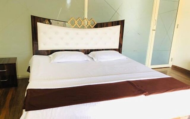 Spicy Mango Malhotra's Pristine Villa