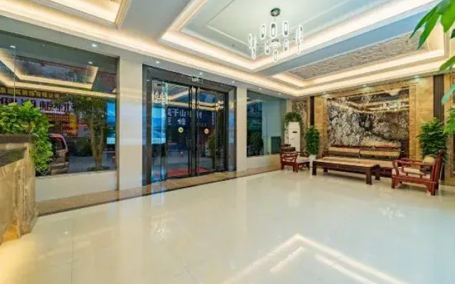 Manbo Hotel (Yichang Wuyue Plaza actually Home Store)