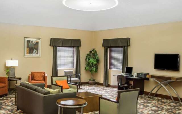 Comfort Inn & Suites Cincinnati Eastgate