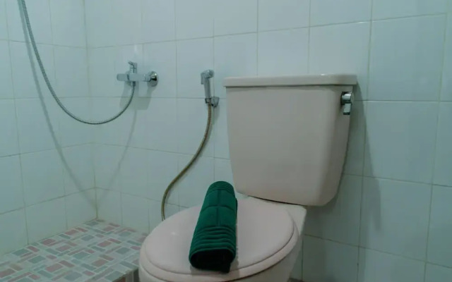 Spacious And Homey 3Br At Kondominium Rajawali Apartment