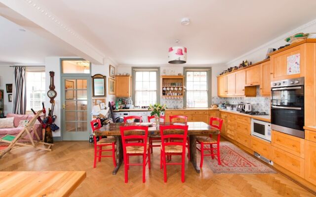 Comfortable 7BR Family Home near Buckingham Palace