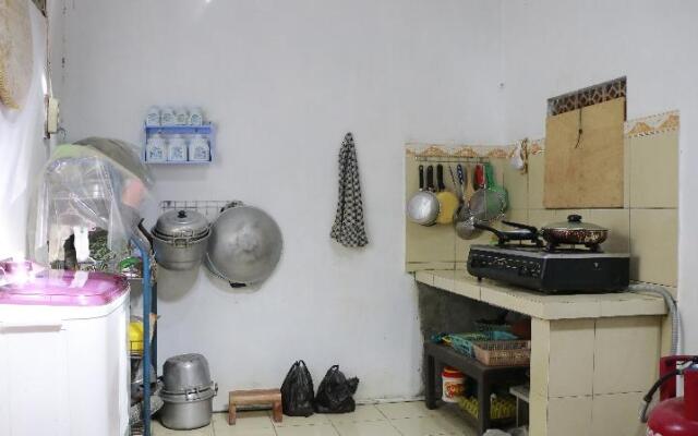Sutriyanto Homestay by ZUZU