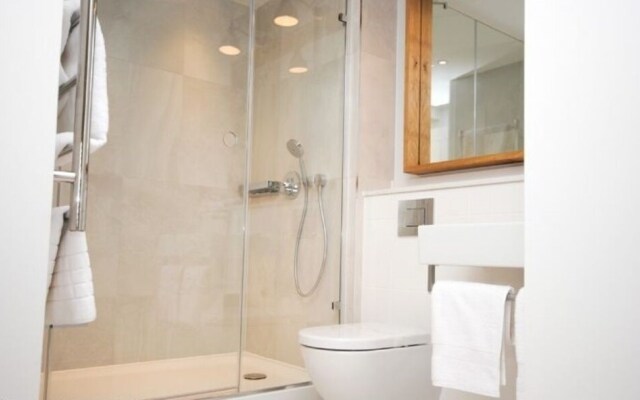 3 The Salterns, Chichester 402395