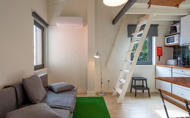 Mezzanine Stylish Apartment P by Vacationy