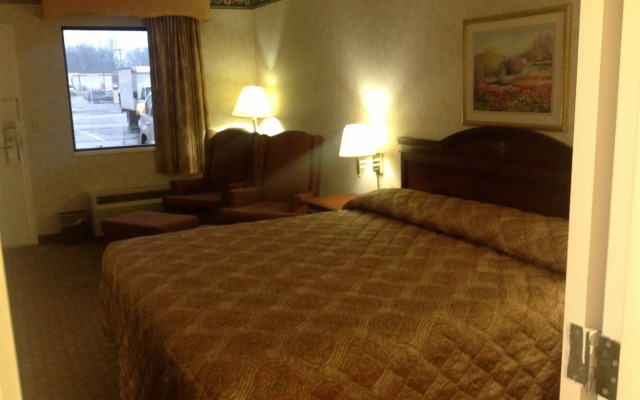 Colonial Inn & Suites /Airport/Graceland