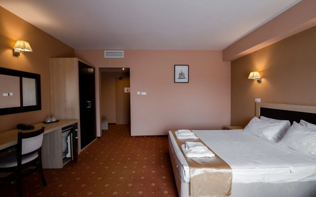 Hotel Oxford Inn & Suites