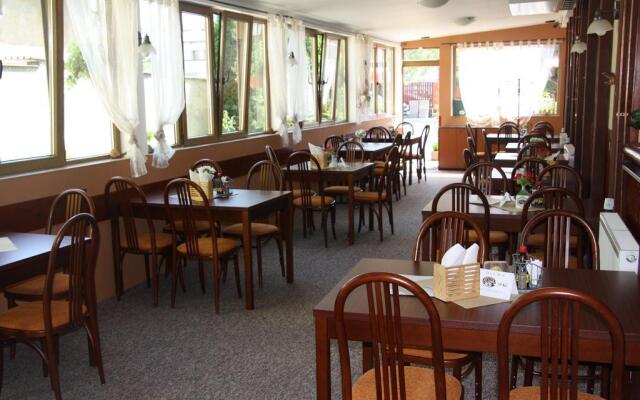 Point Pension-Restaurant