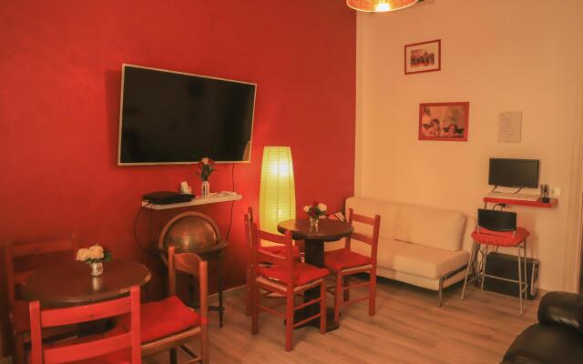 Român Holidays Hostel