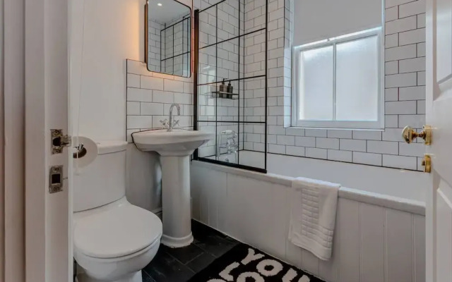 Stunning Sea View Georgian Retreat by Adliv