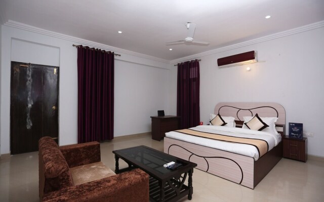 OYO 10198 Hotel Aris