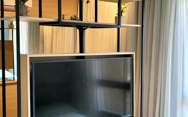 Studio novíssimo, completo e muito bem localizado