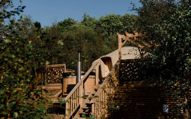 Yurtshire Eavestone Lake