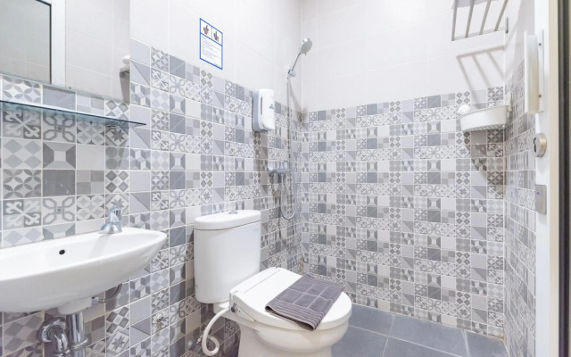 OYO Flagship 1308 Darmo Residence